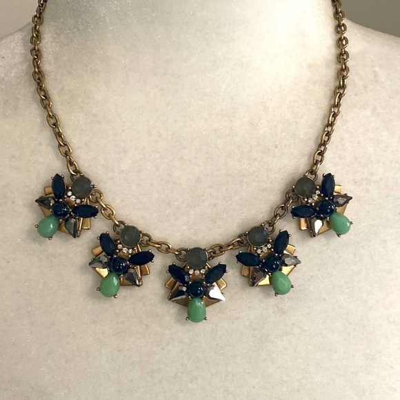 J. CREW Mixed Stone Floral Clusters Gray Hematite Black Green Gold Tone Necklace - Picture 4 of 17